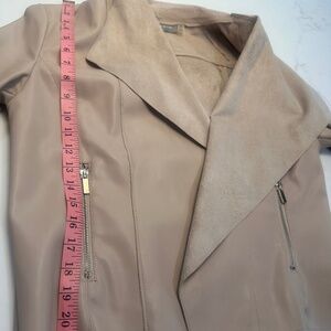 BAGATELLE VEGAN LEATHER DRAPED OPEN FRONT MOTO JACKET Medium TAN/ALMOND